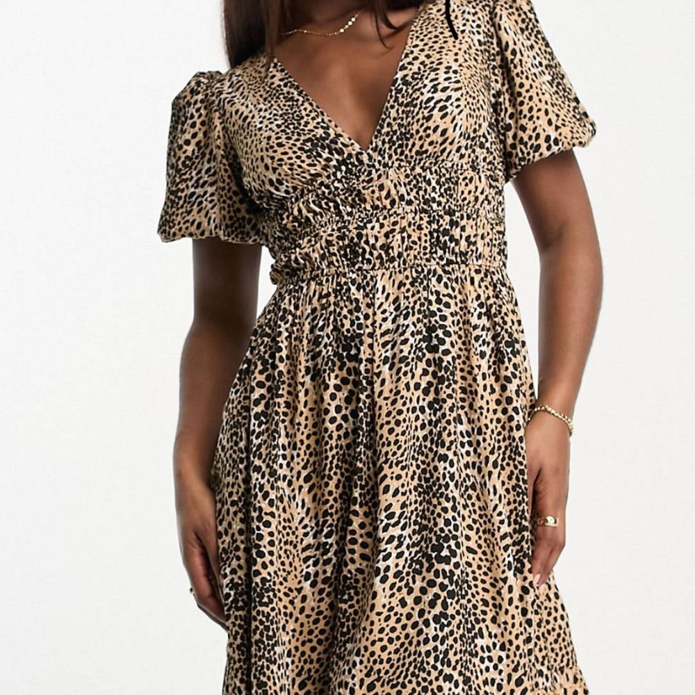 Puff sleeve v neck midi dress in leopard print